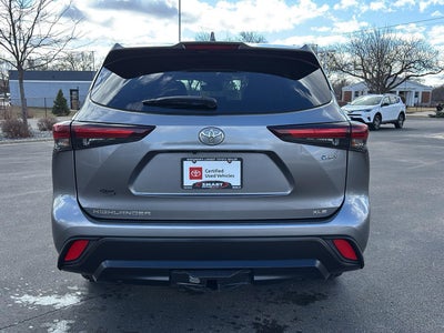 2025 Toyota Highlander Hybrid XLE