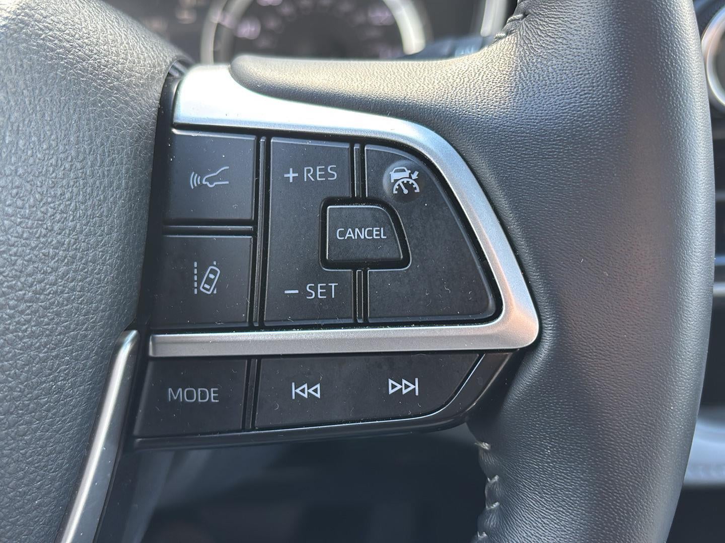 2025 Toyota Highlander Hybrid XLE