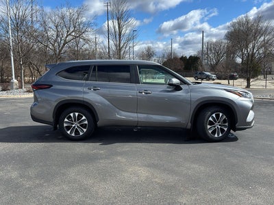 2025 Toyota Highlander Hybrid XLE