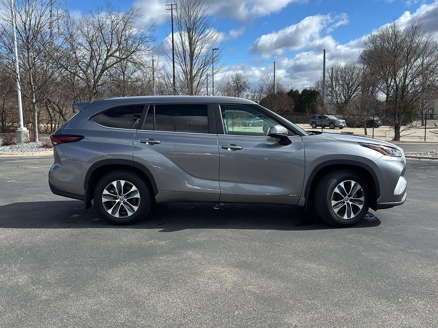 2025 Toyota Highlander Hybrid XLE