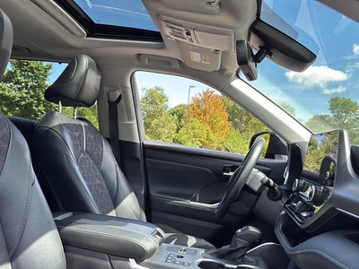 2025 Toyota Highlander Hybrid XLE Nightshade