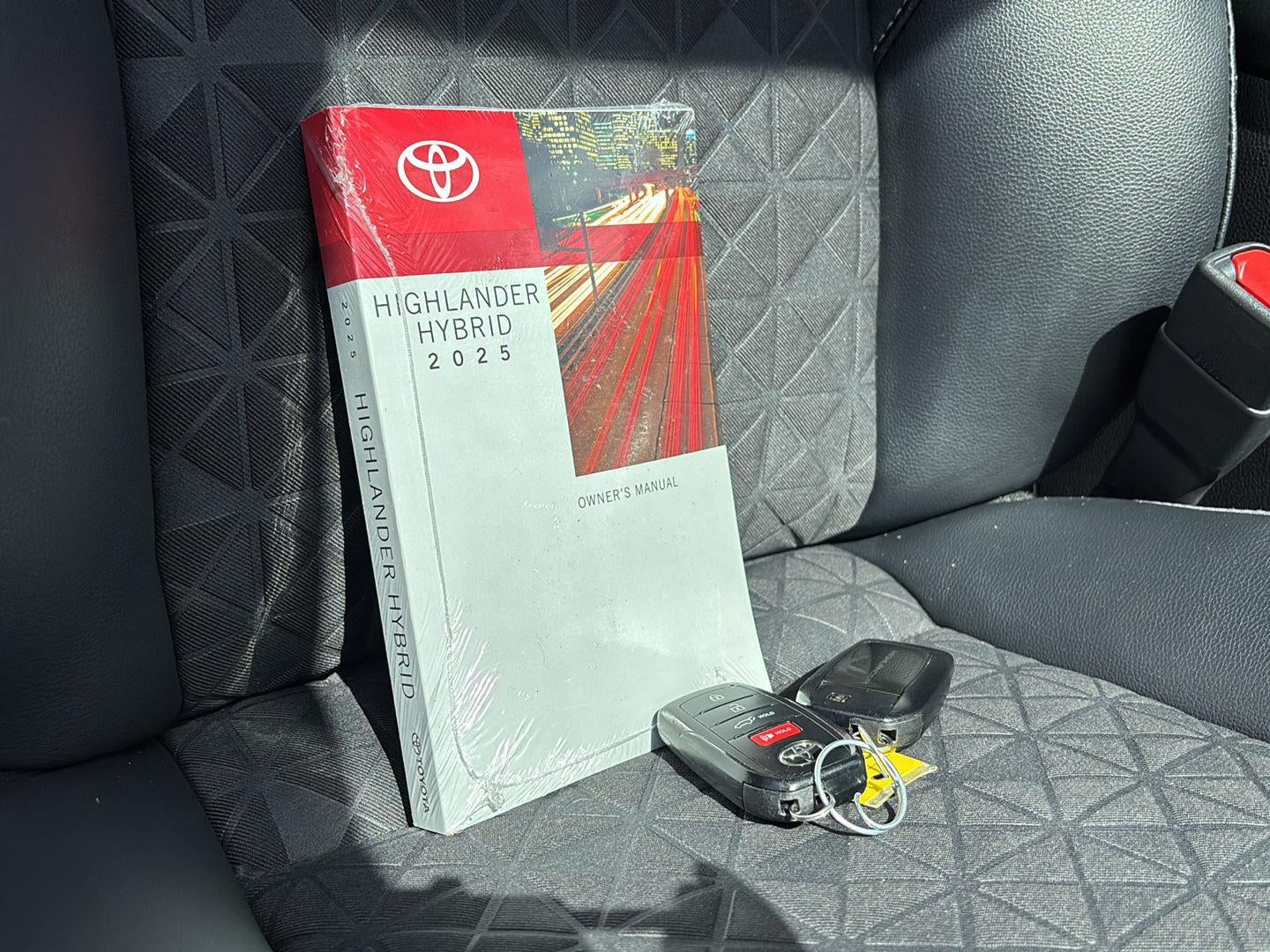 2025 Toyota Highlander Hybrid XLE Nightshade