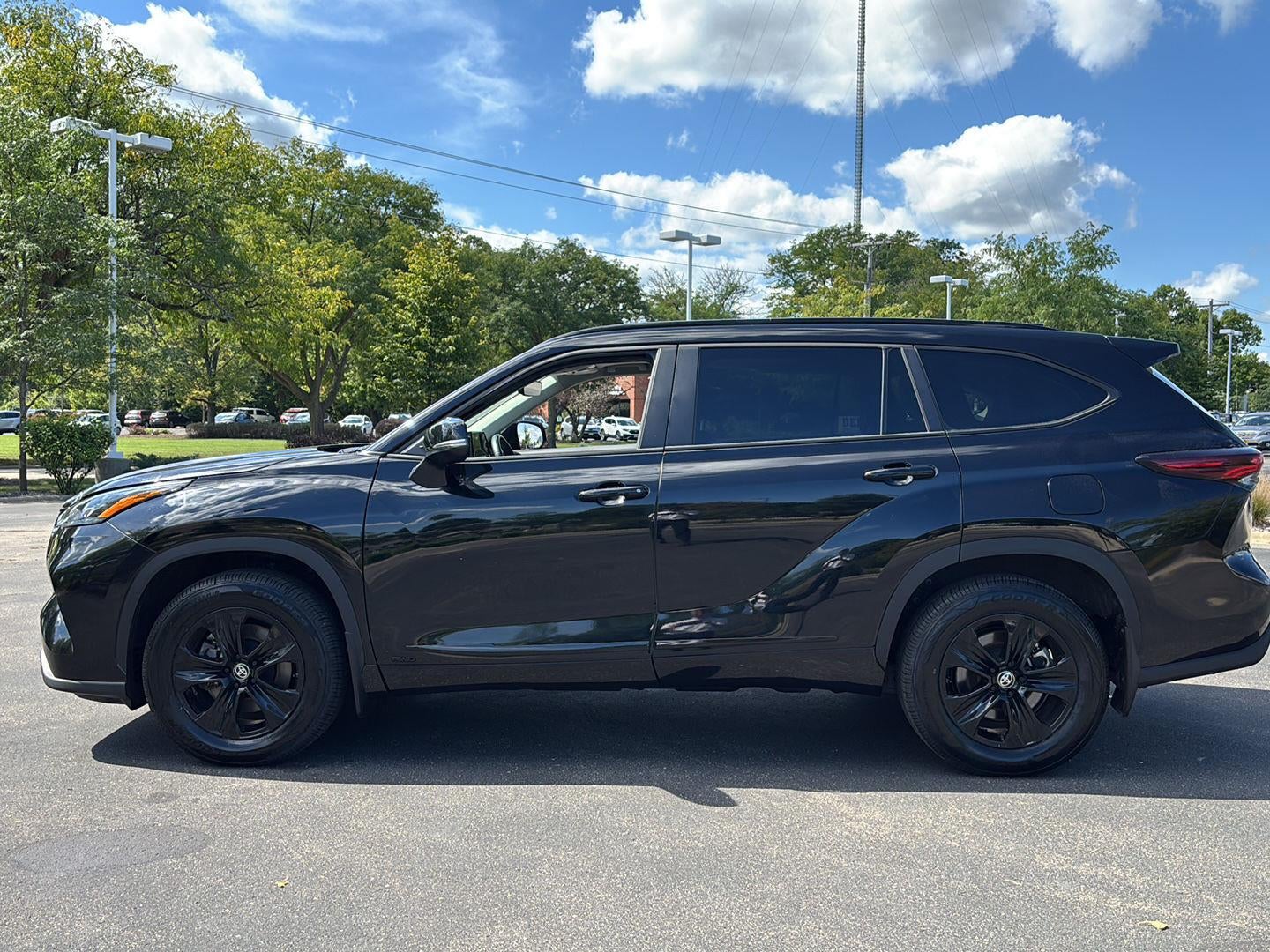 2025 Toyota Highlander Hybrid XLE Nightshade