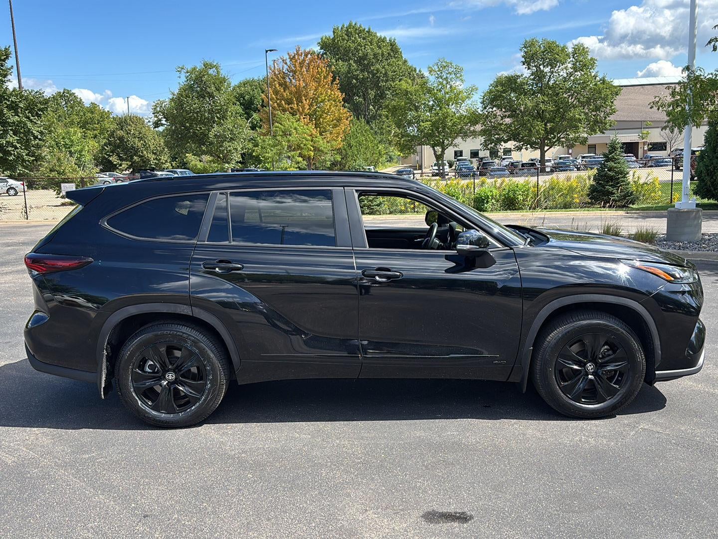 2025 Toyota Highlander Hybrid XLE Nightshade