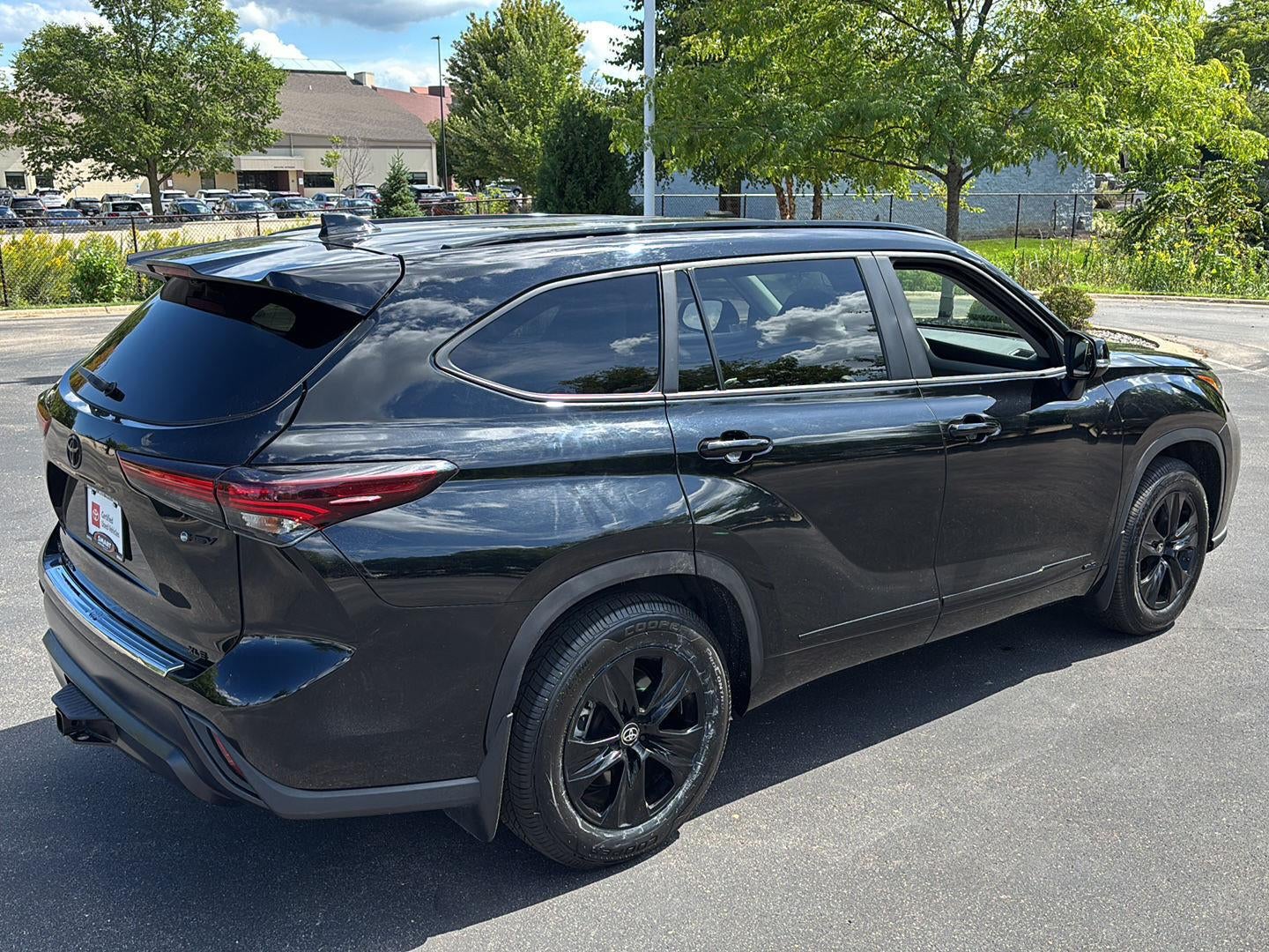 2025 Toyota Highlander Hybrid XLE Nightshade