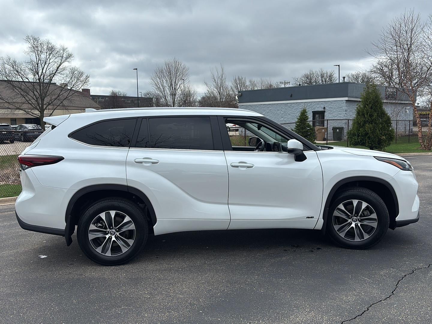2024 Toyota Highlander Hybrid XLE