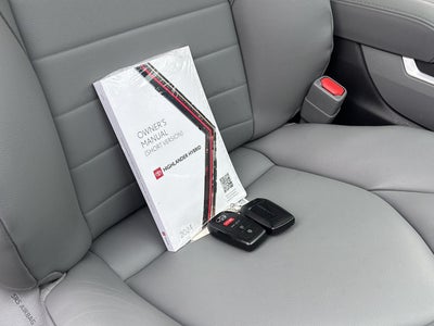 2024 Toyota Highlander Hybrid XLE