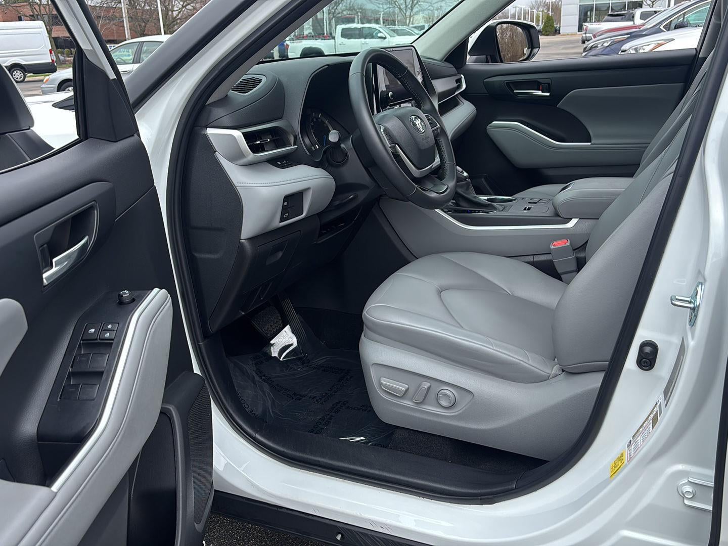 2024 Toyota Highlander Hybrid XLE