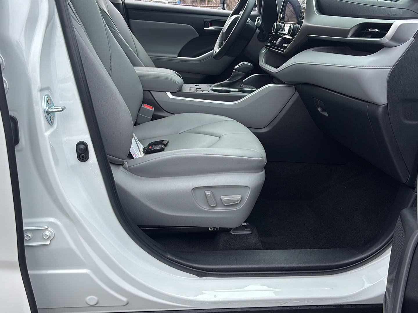 2024 Toyota Highlander Hybrid XLE