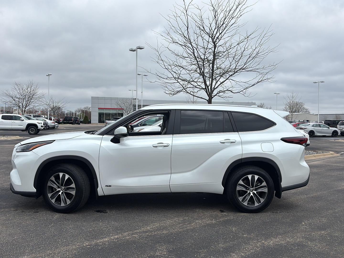 2024 Toyota Highlander Hybrid XLE