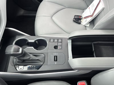 2024 Toyota Highlander Hybrid XLE