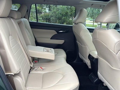 2025 Toyota Highlander Hybrid XLE AWD (Natl)