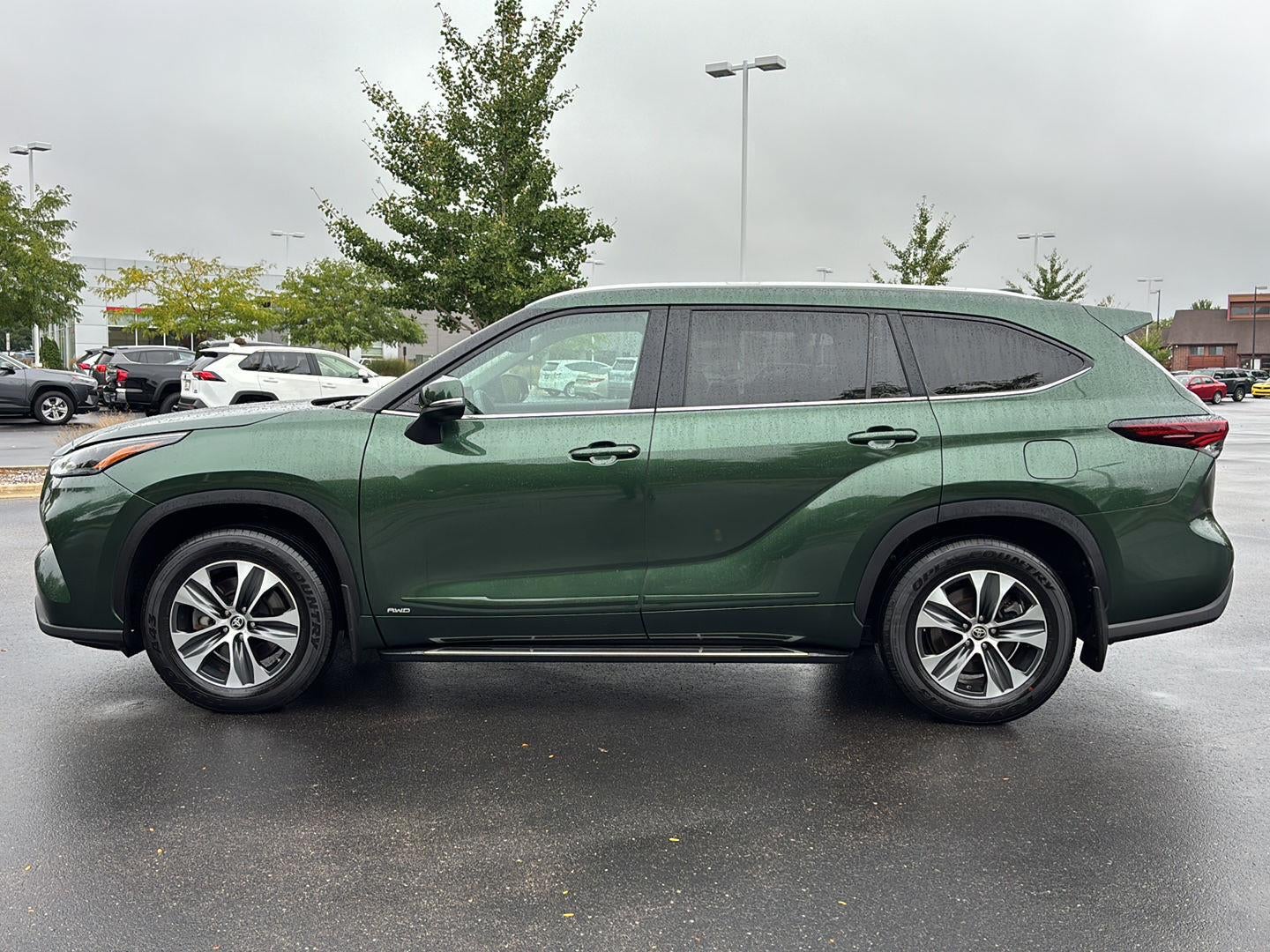 2025 Toyota Highlander Hybrid XLE AWD (Natl)