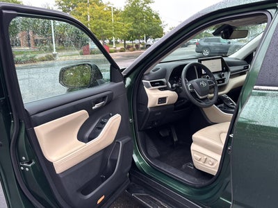 2025 Toyota Highlander Hybrid XLE AWD (Natl)