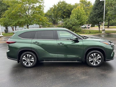 2025 Toyota Highlander Hybrid XLE AWD (Natl)