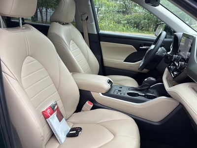 2025 Toyota Highlander Hybrid XLE AWD (Natl)