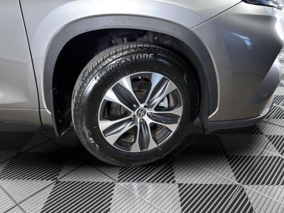 2025 Toyota Highlander XLE