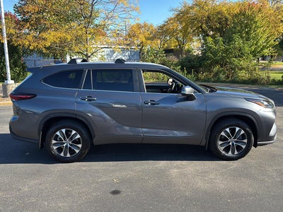2025 Toyota Highlander XLE