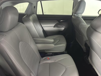 2025 Toyota Highlander XLE
