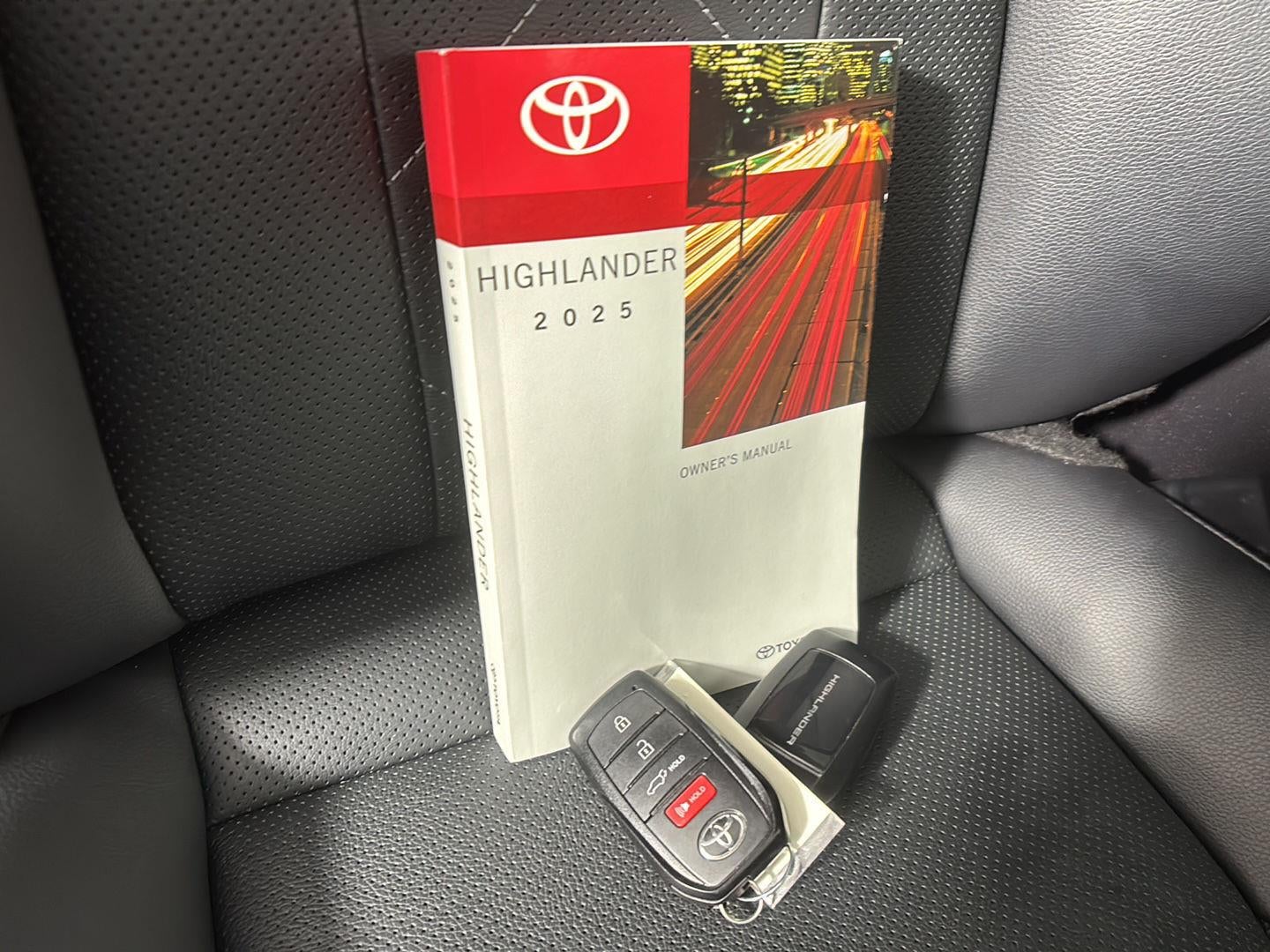2025 Toyota Highlander Platinum
