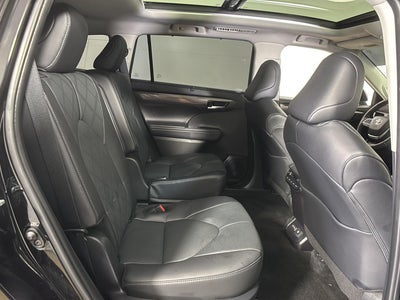 2025 Toyota Highlander Platinum