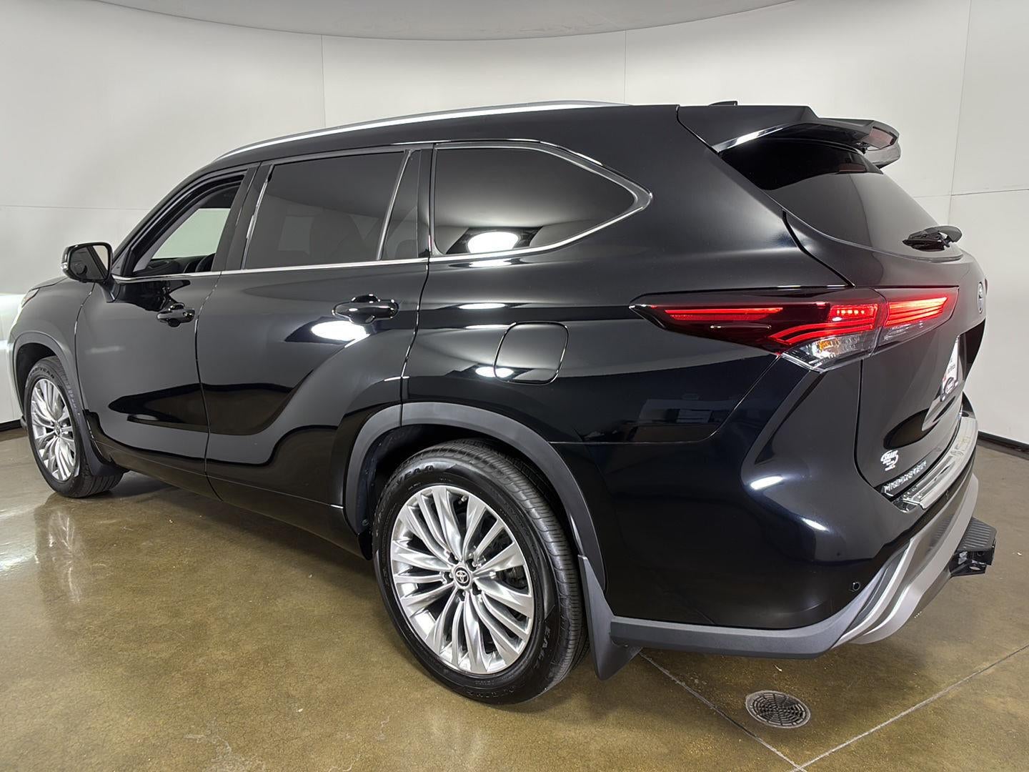 2025 Toyota Highlander Platinum