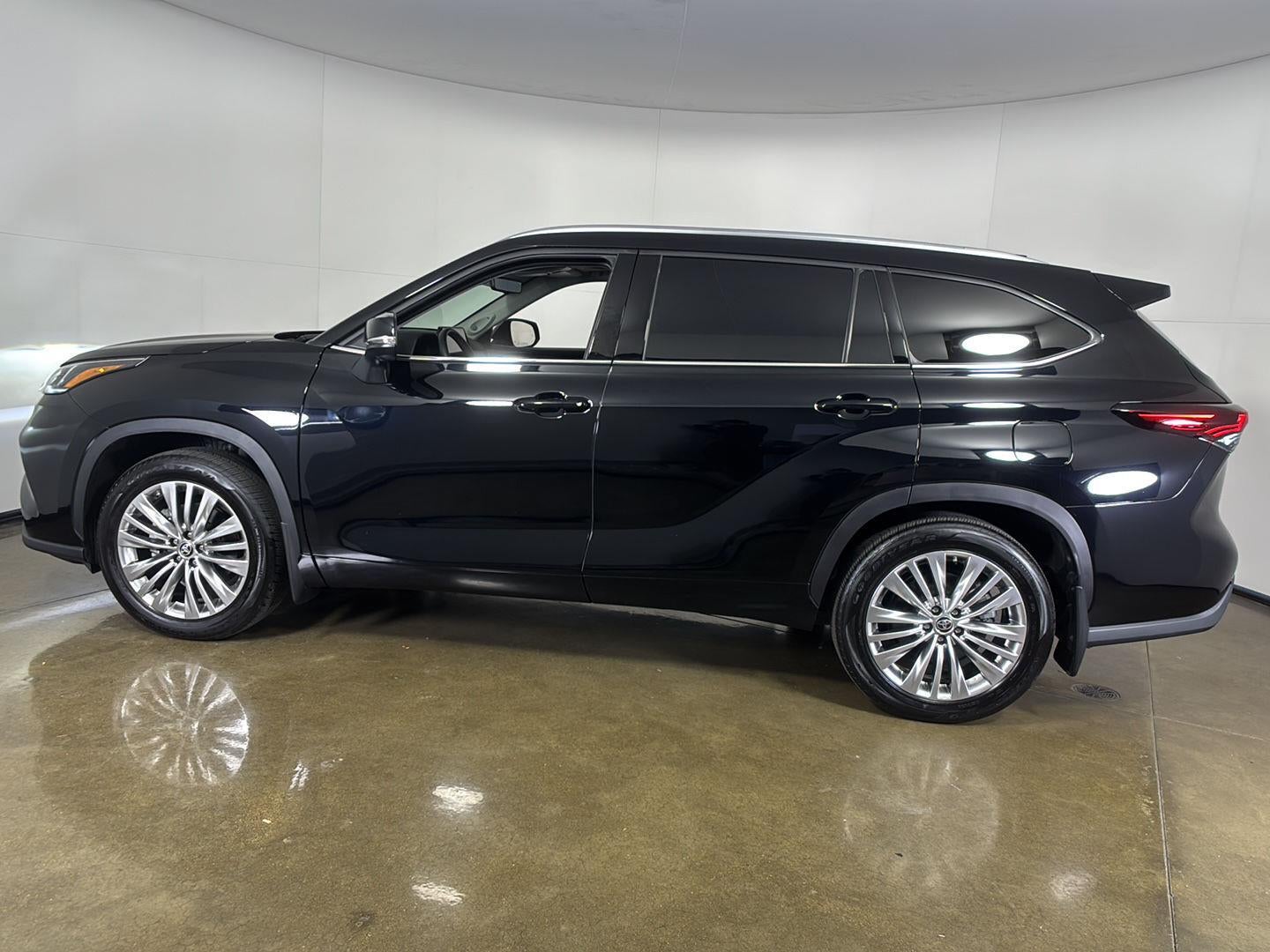 2025 Toyota Highlander Platinum
