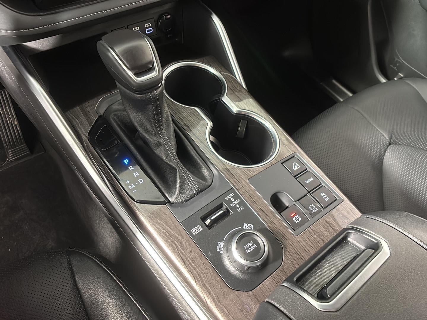 2025 Toyota Highlander Platinum