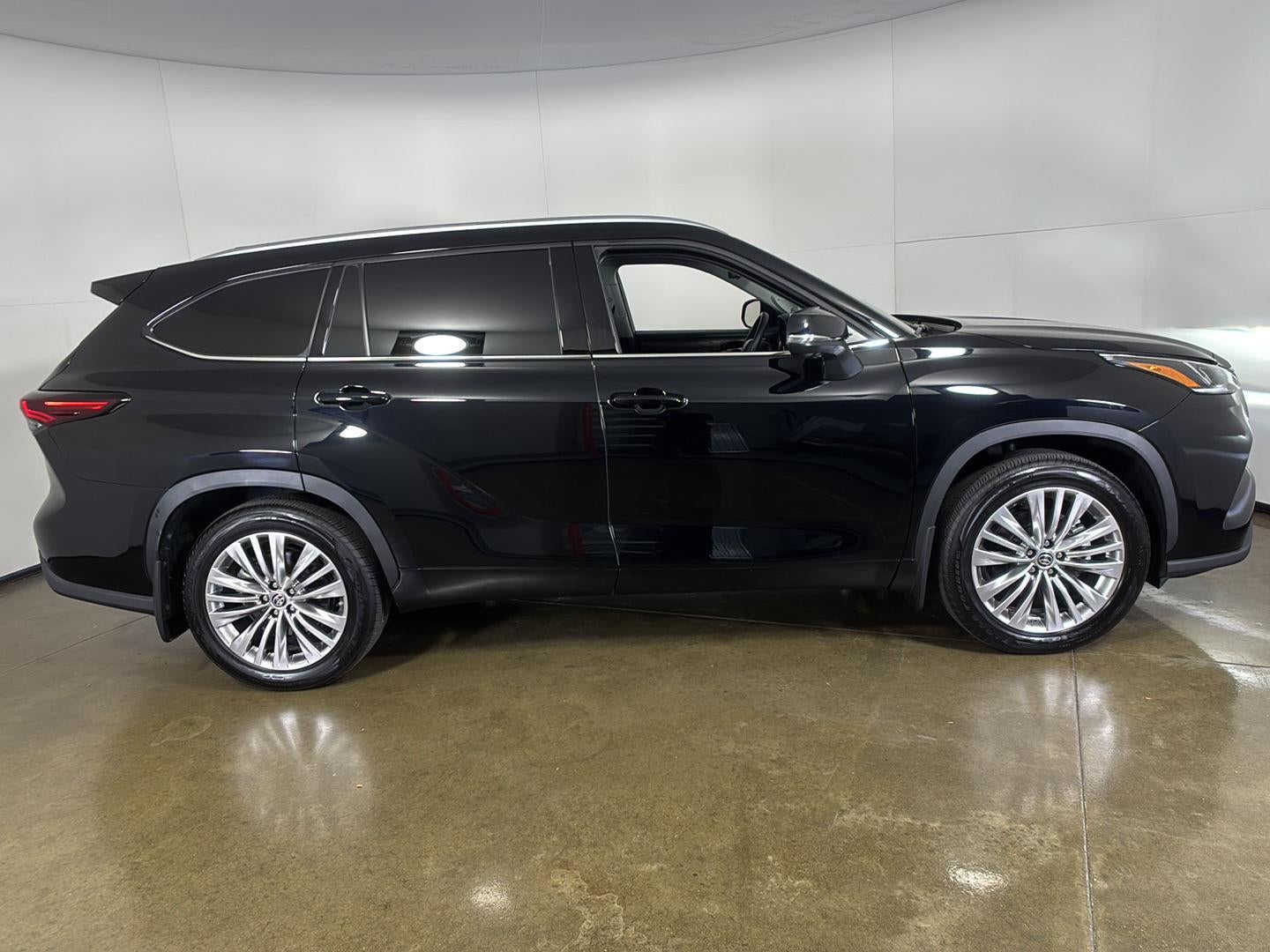 2025 Toyota Highlander Platinum