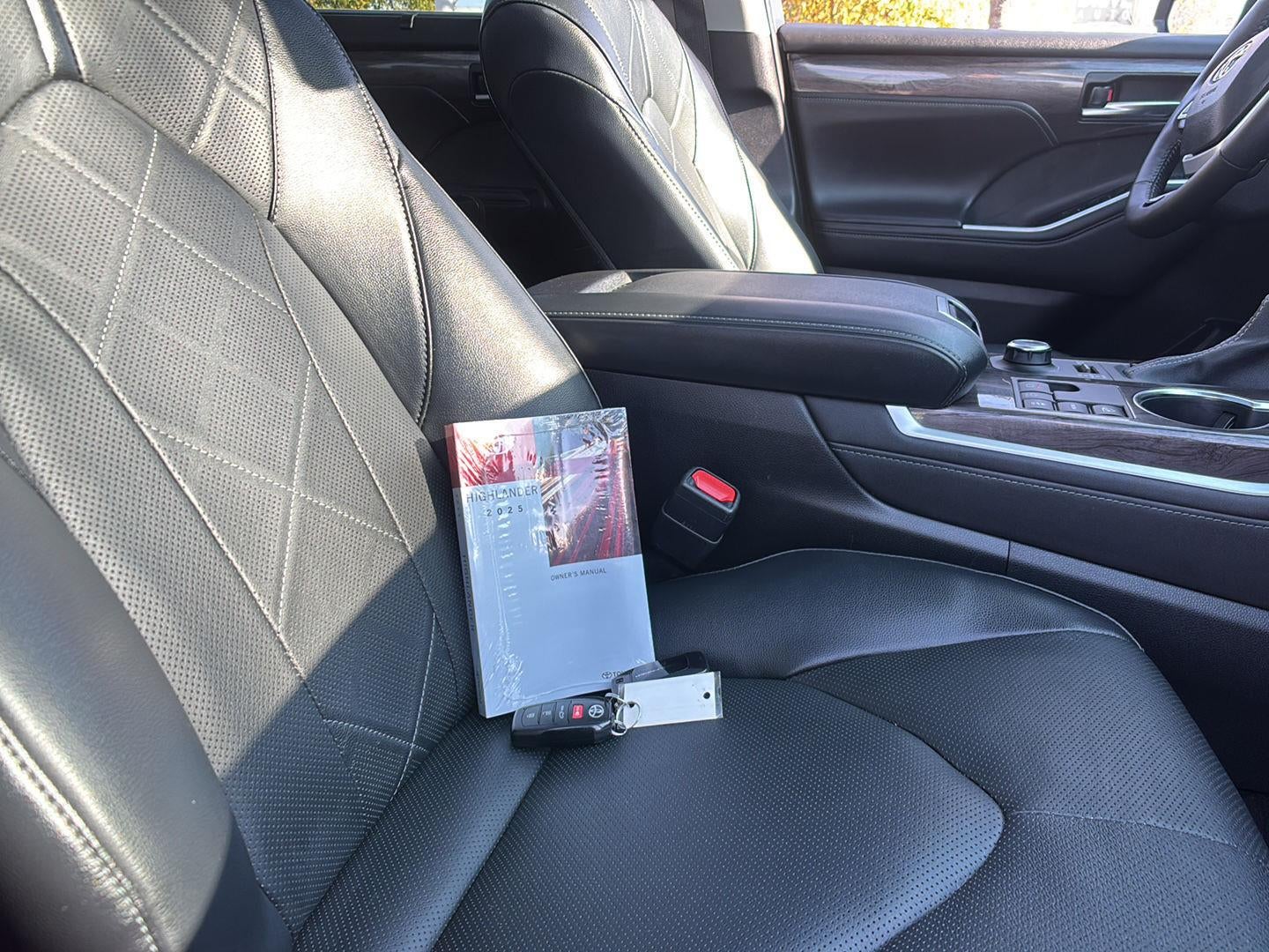 2025 Toyota Highlander Platinum