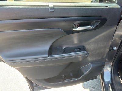 2025 Toyota Highlander XLE