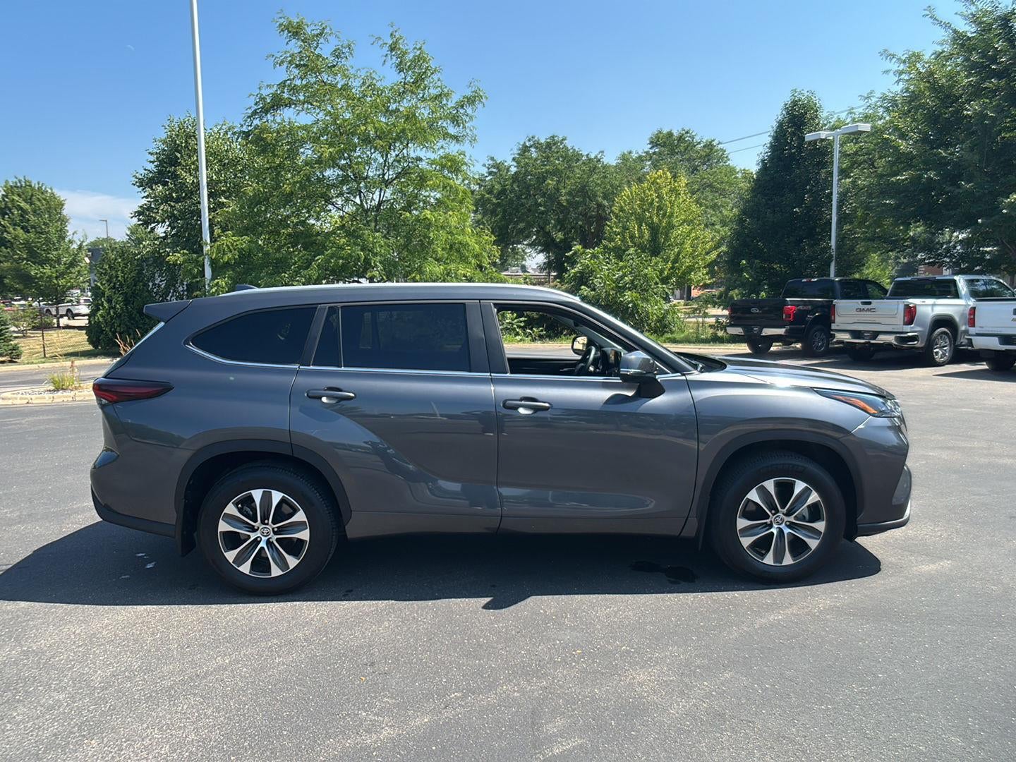 2025 Toyota Highlander XLE