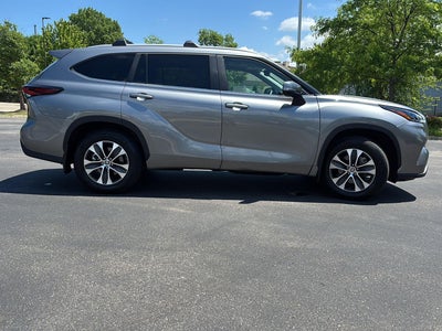 2025 Toyota HIGHLANDER XLE