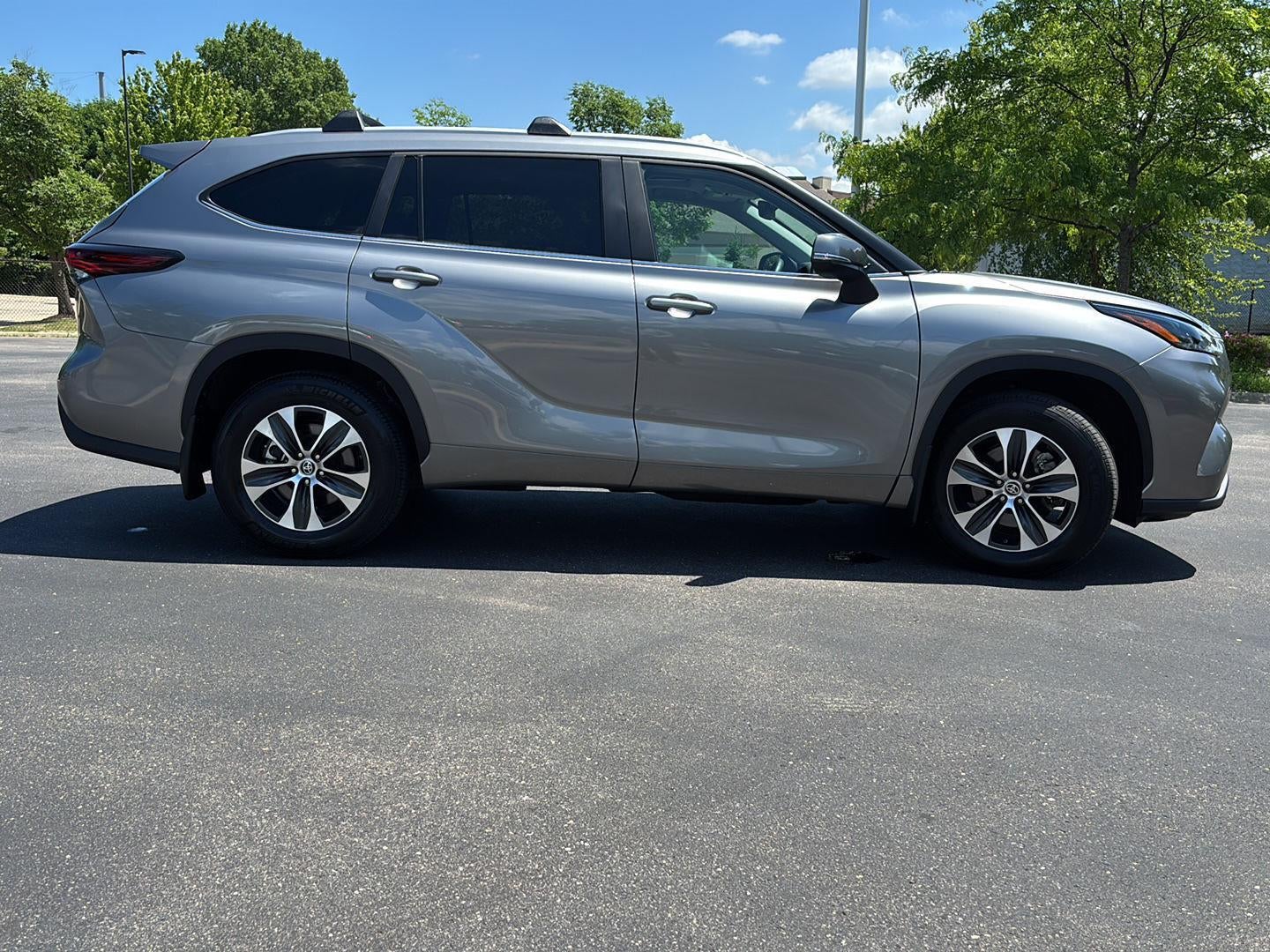 2025 Toyota HIGHLANDER XLE