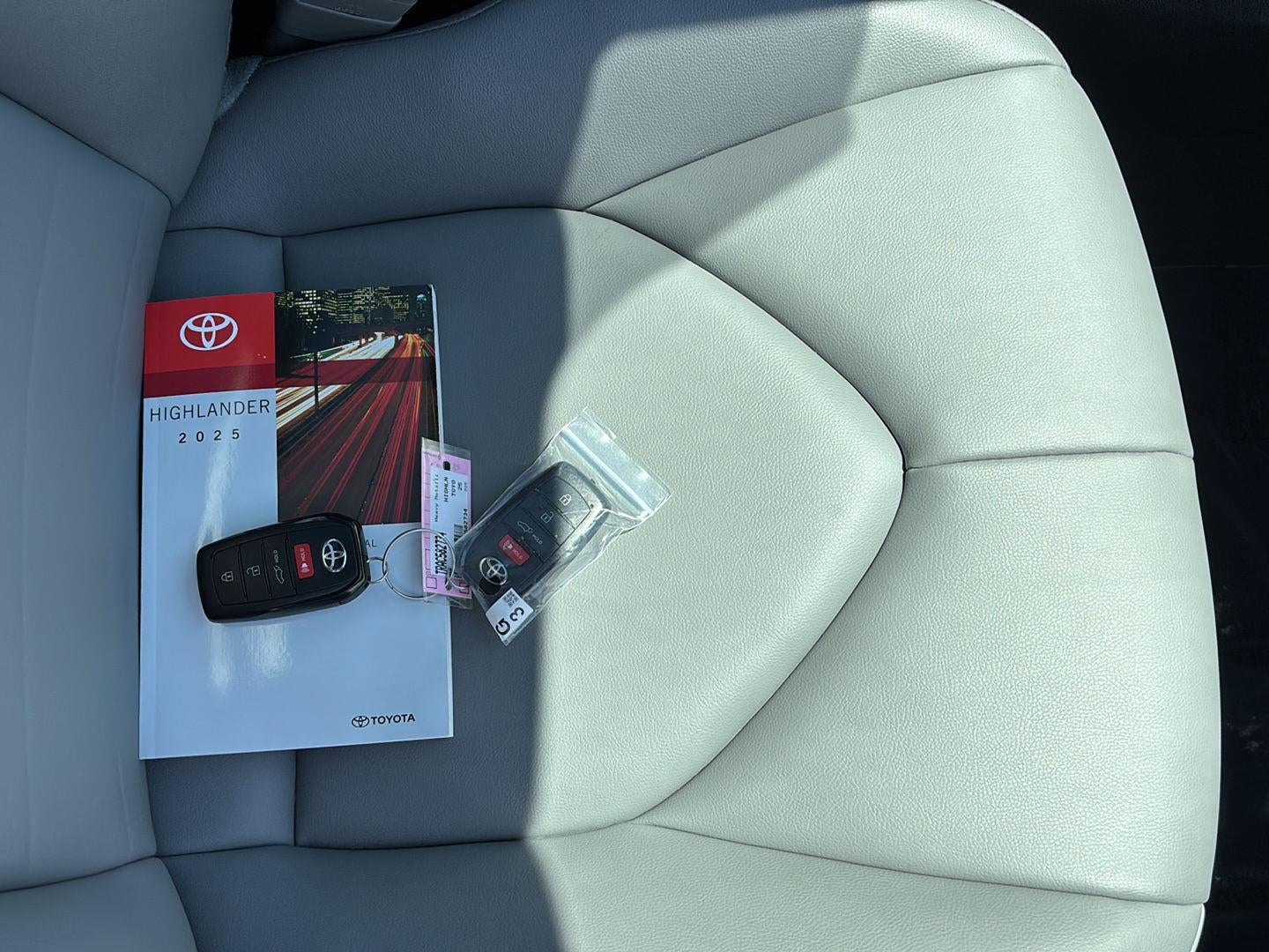 2025 Toyota HIGHLANDER XLE
