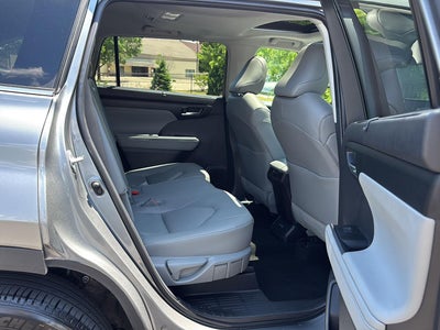 2025 Toyota HIGHLANDER XLE