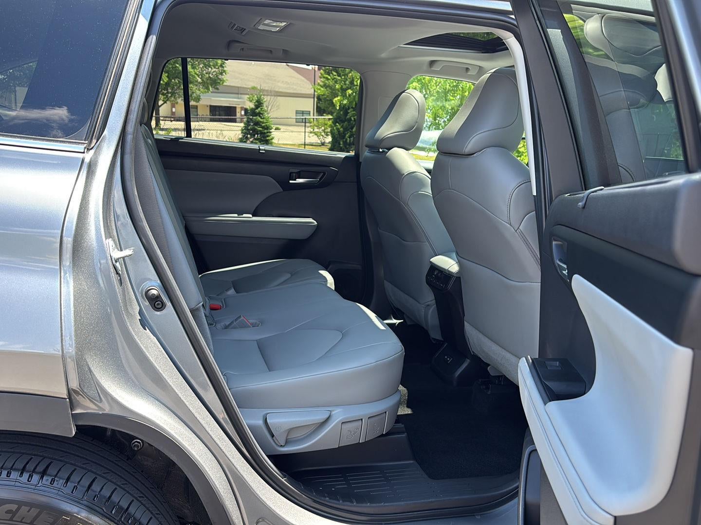 2025 Toyota HIGHLANDER XLE