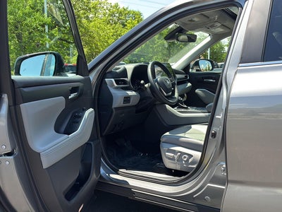 2025 Toyota HIGHLANDER XLE