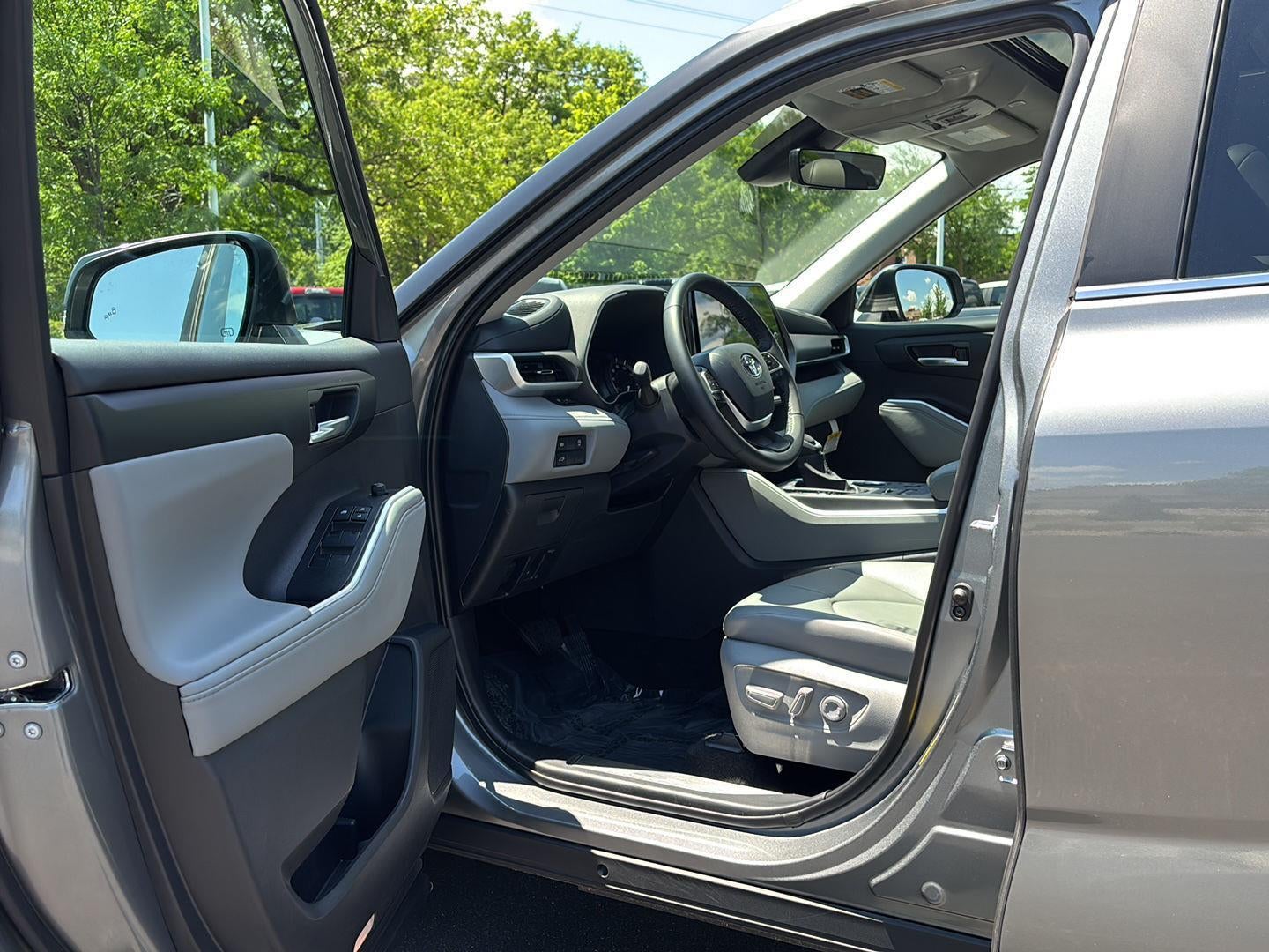 2025 Toyota HIGHLANDER XLE
