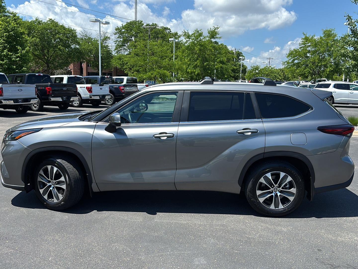 2025 Toyota HIGHLANDER XLE