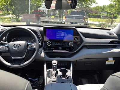 2025 Toyota HIGHLANDER XLE