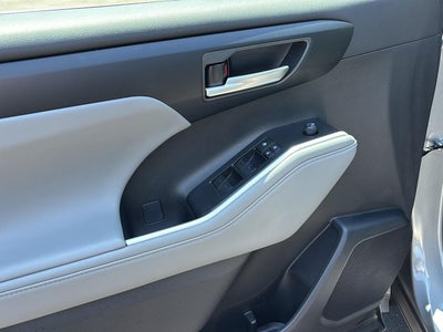 2025 Toyota HIGHLANDER XLE