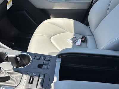 2025 Toyota HIGHLANDER XLE