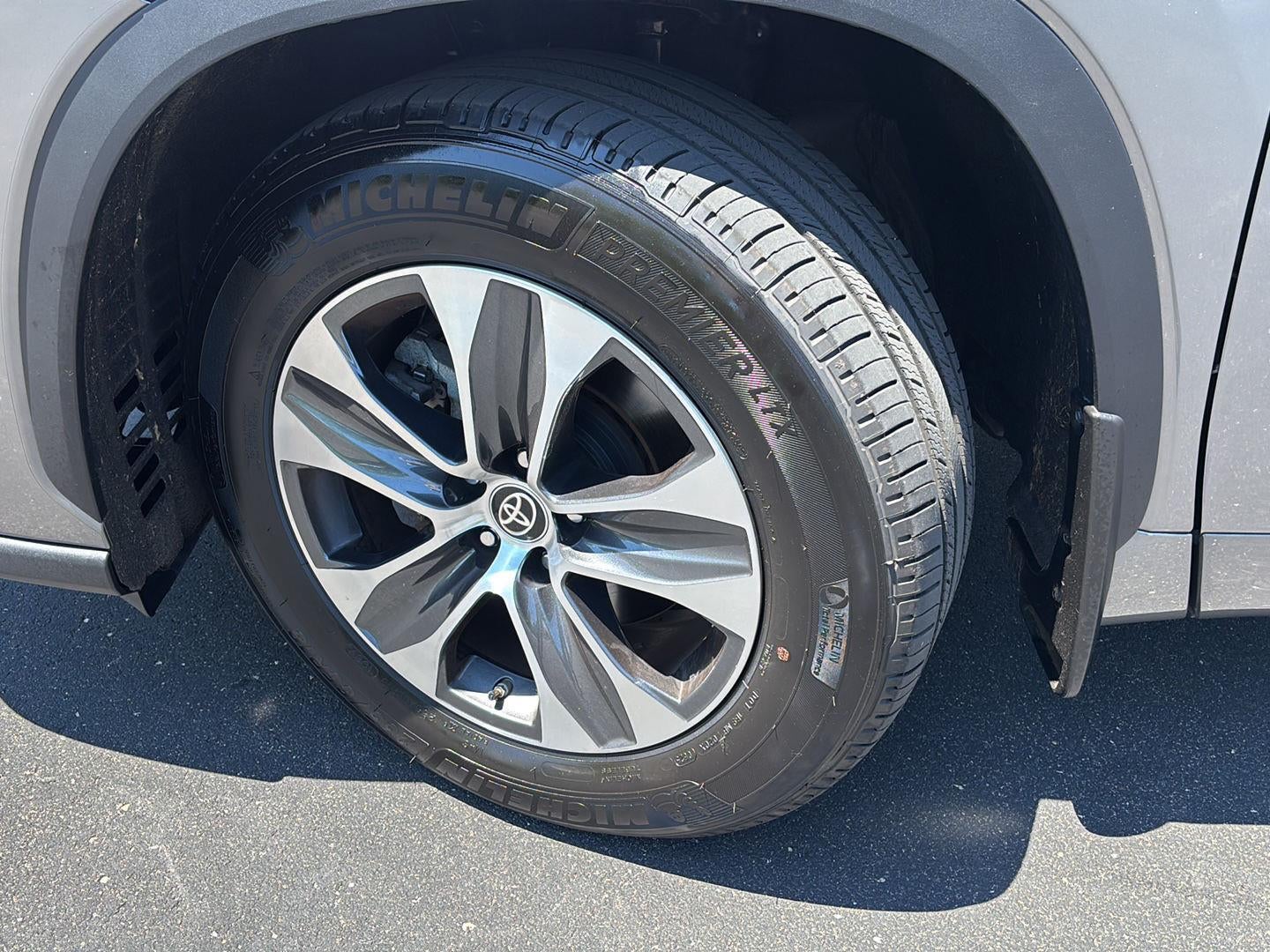 2025 Toyota HIGHLANDER XLE