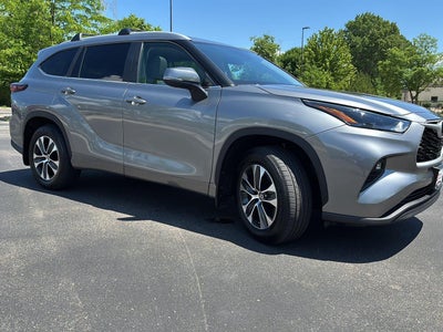 2025 Toyota HIGHLANDER XLE