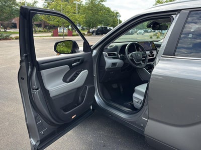 2025 Toyota Highlander XLE