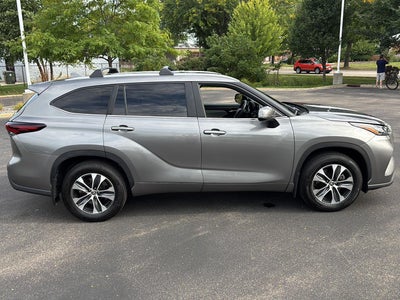 2025 Toyota Highlander XLE
