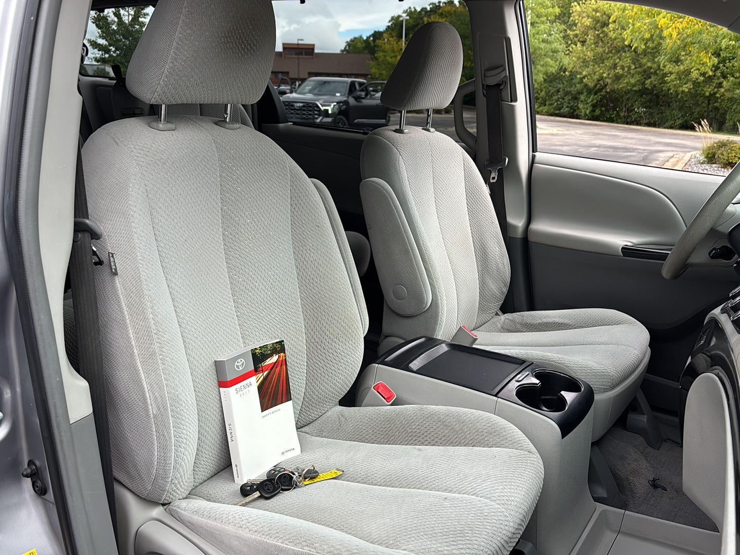 2011 Toyota Sienna LE AAS