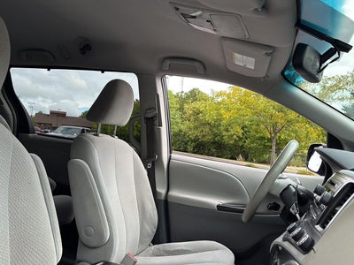 2011 Toyota Sienna LE AAS