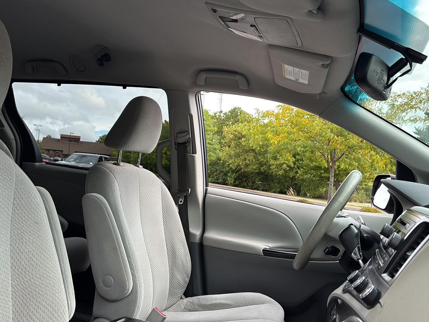 2011 Toyota Sienna LE AAS